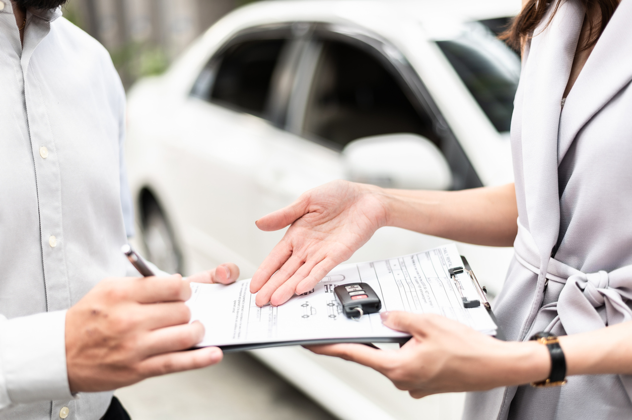Motor Vehicle Expenses for Business: Lease or Buy? How to Maximize Your Deduction in 2025